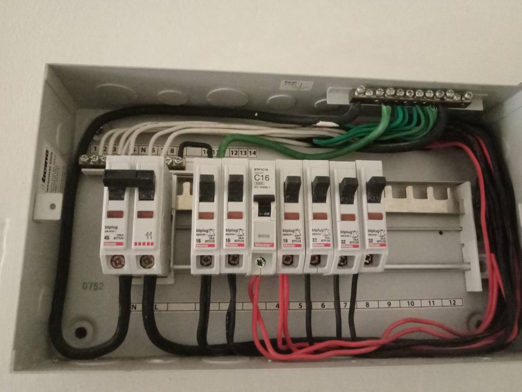 เบรกเกอร์