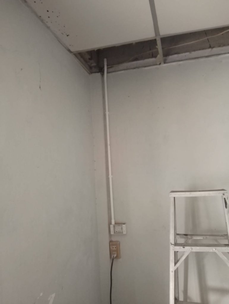 เดินท่อร้อยสายติดตั้งปลั๊ก