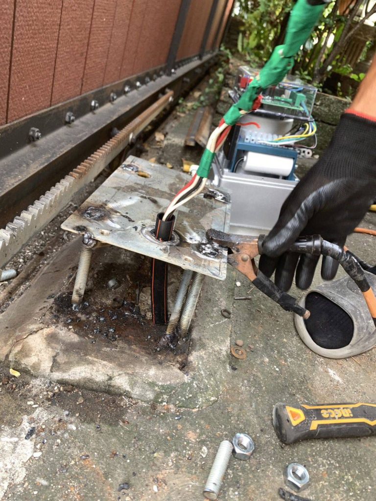 เชื่อมฐานมอเตอร์ประตูรีโมท