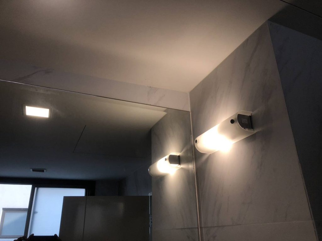 โคมไฟติดผนัง