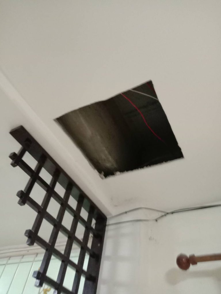 เจาะเปิดฝ้าทำช่องเซอร์วิส