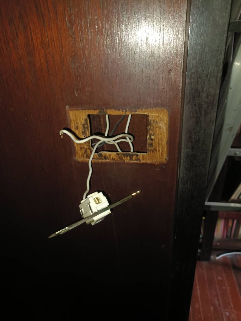 รื้อปลั๊กเตรียมซ่อม