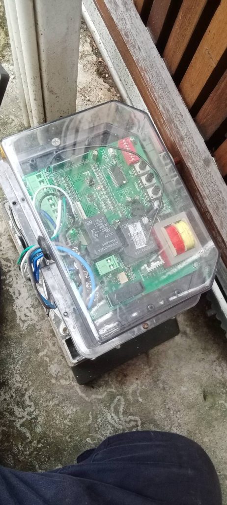 ติดตั้งมอเตอร์ประตูรีโมท