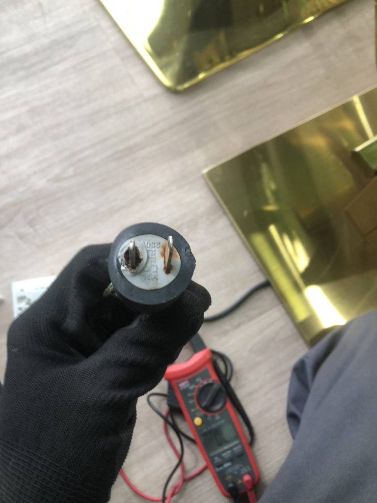 ปลั๊กไฟช็อตไหม้