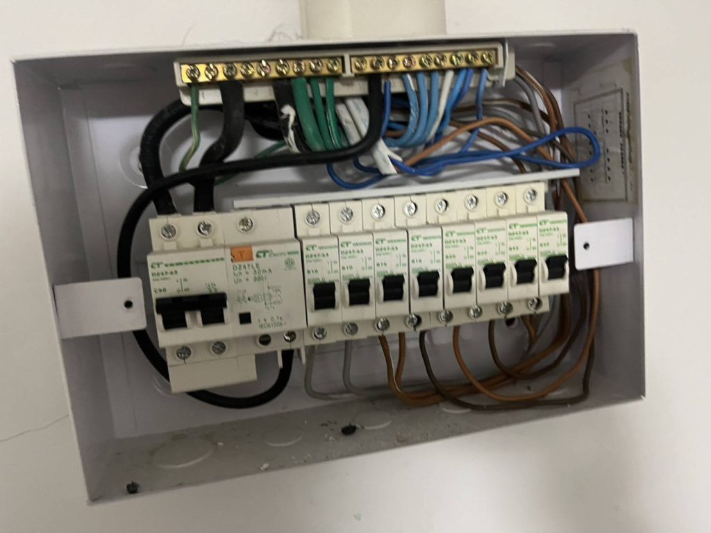 ตู้คอนซูมเมอร์