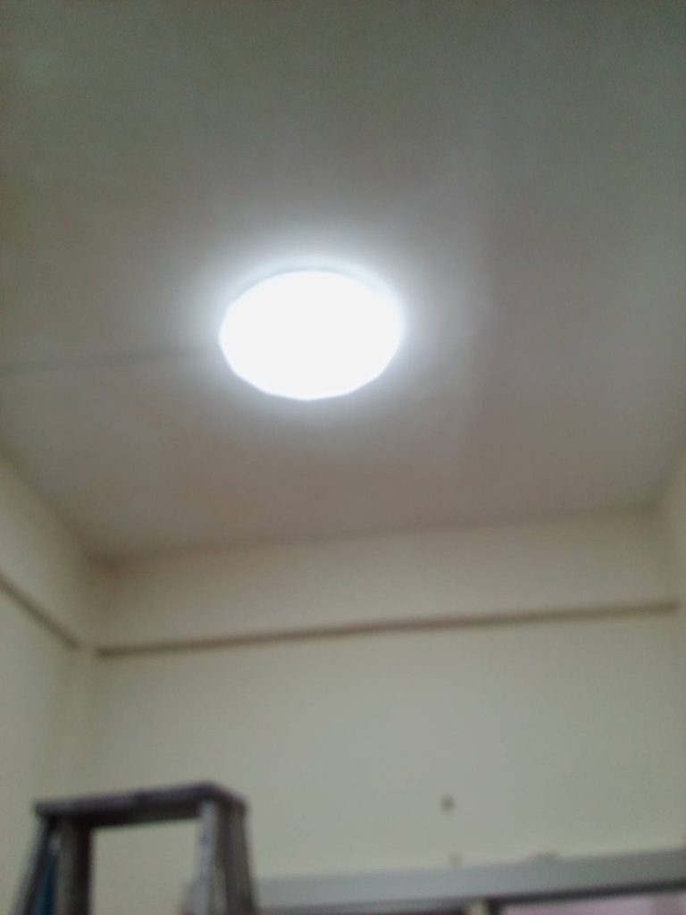 ไฟเพดาน