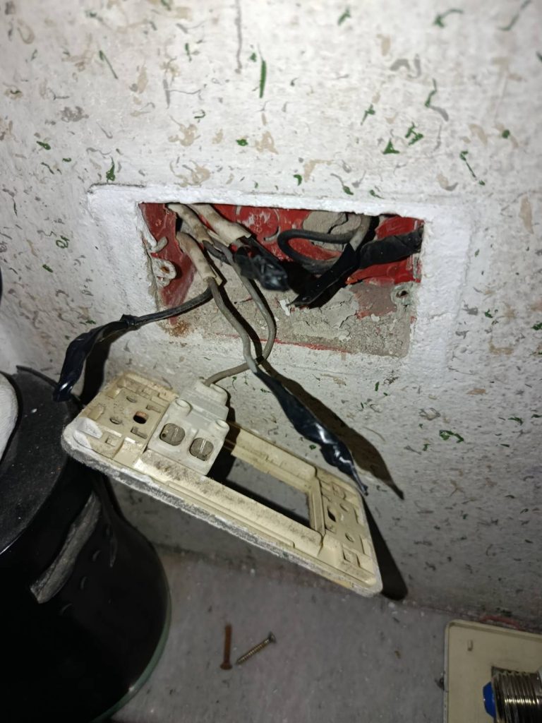 รื้อปลั๊กหาจุดช็อต