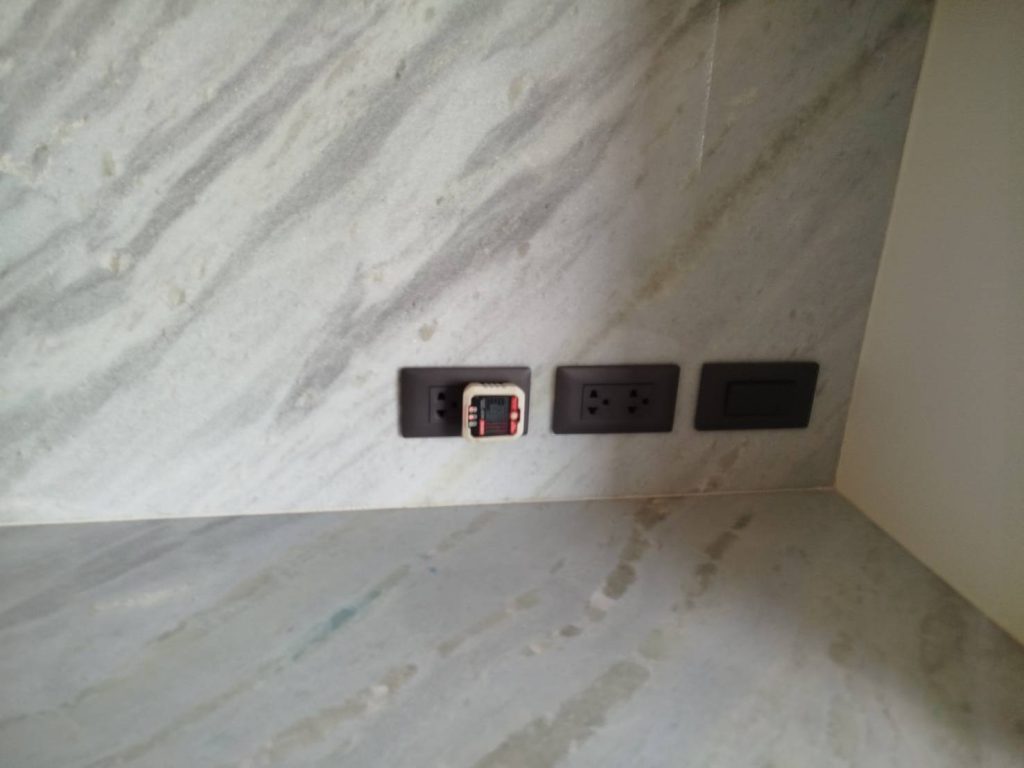 เช็กปลั๊กไฟ