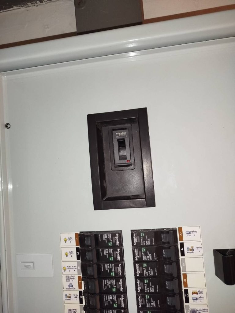 เมนเบรกเกอร์