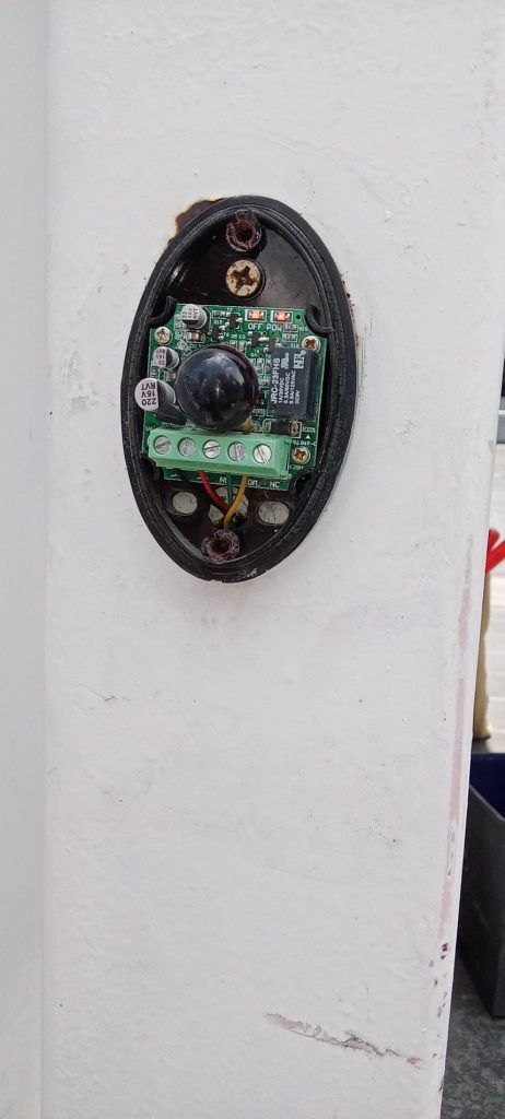 เซ็นเซอร์กันหนีบ