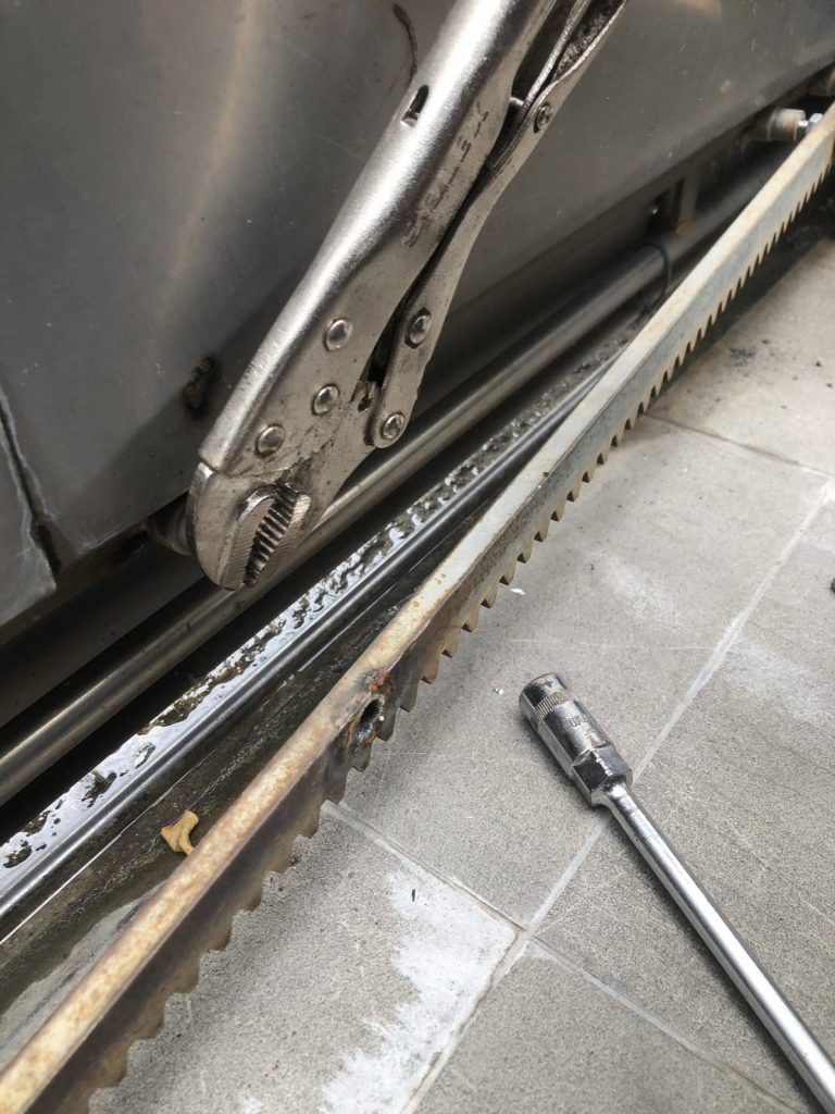 ซ่อมแก้ประตูรีโมท