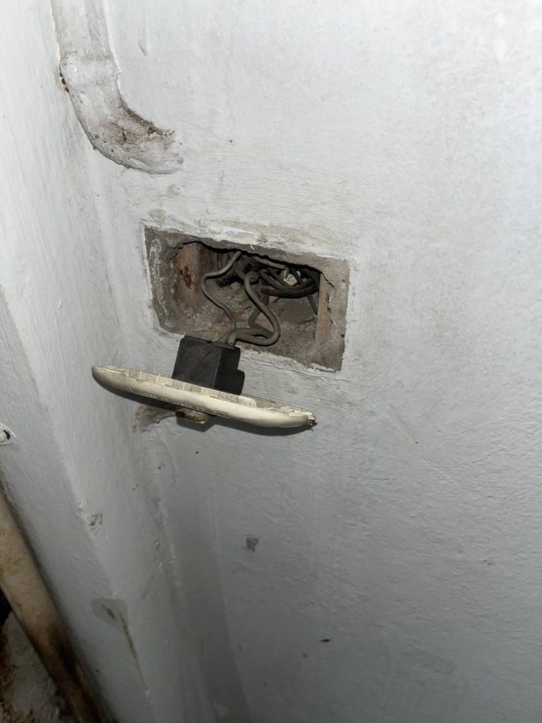 รื้อปลั๊กเช็กสาย