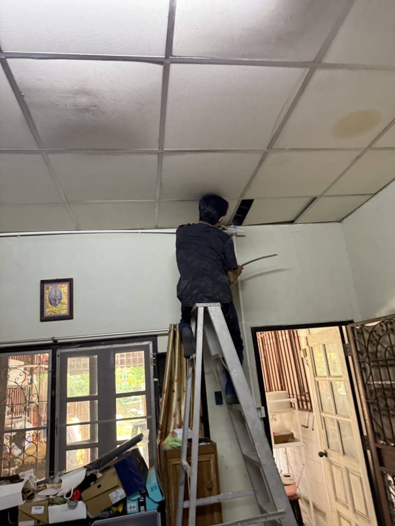 เดินท่อร้อยสายติดตั้งปลั๊ก