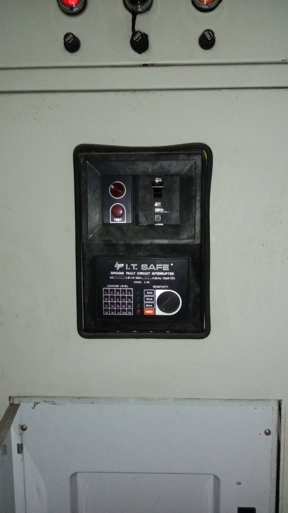 เมนเบรกเกอร์