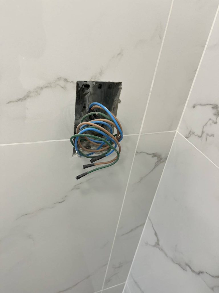 สายไฟรอติดตั้ง