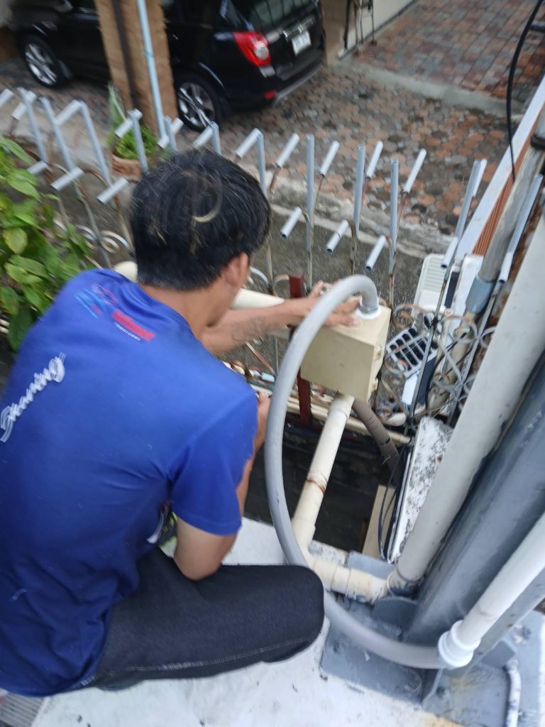เดินสาย ท่อ ผ่านเข้ากล่องพัก