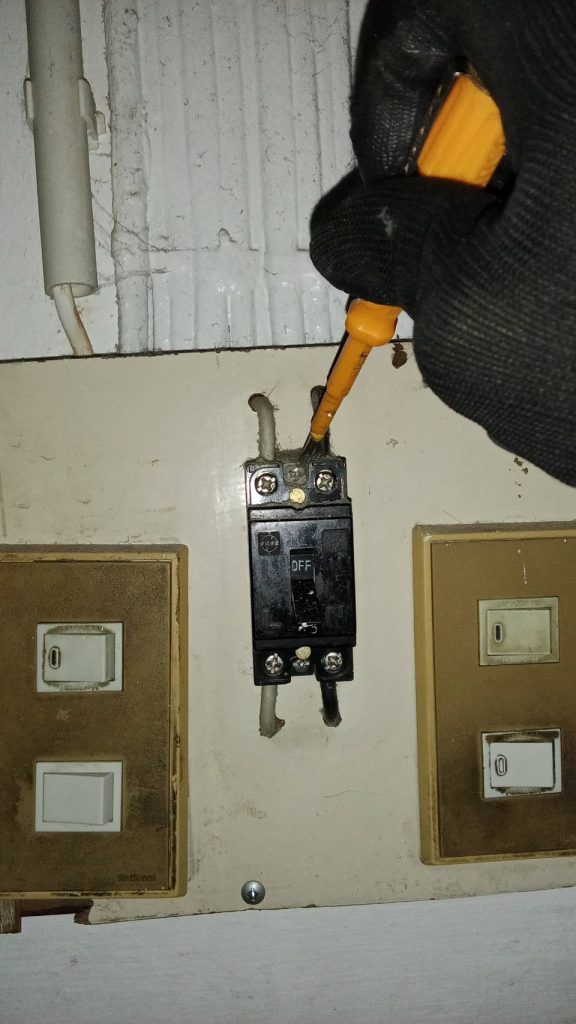 ตรวจเช็กเบรกเกอร์