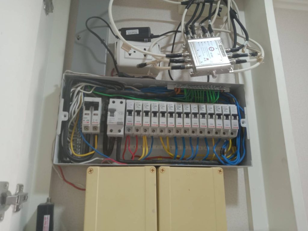 เบรกเกอร์ในตู้คอนซูมเมอร์