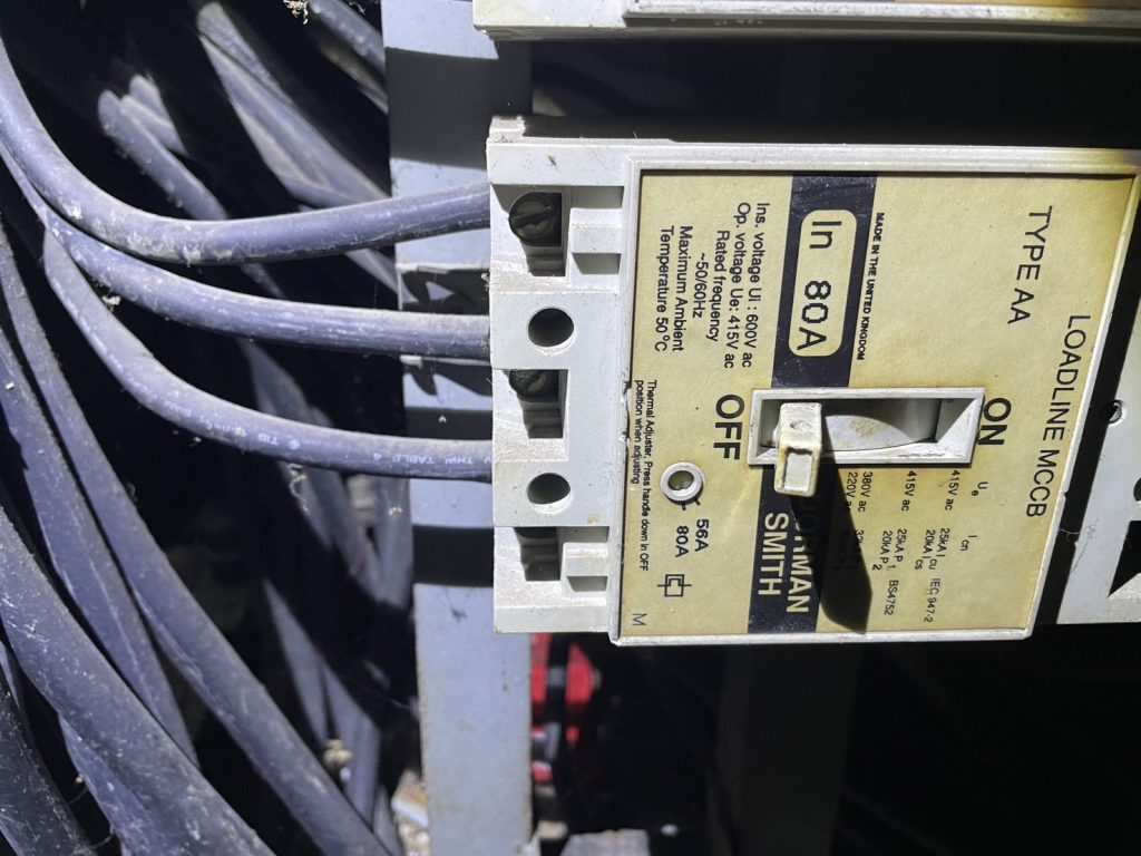 สายไฟในตู้เมนไฟฟ้า