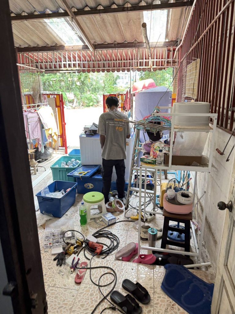 เดินท่อร้อยสายติดตั้งปลั๊ก