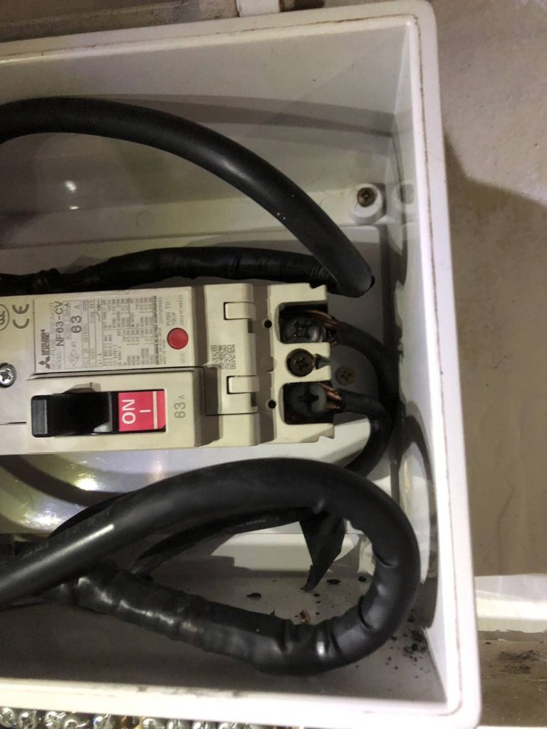 เบรกเกอร์