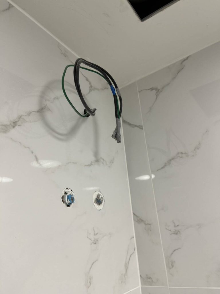 สายไฟรอติดตั้ง