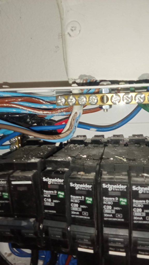 ตู้คอนซูมเมอร์