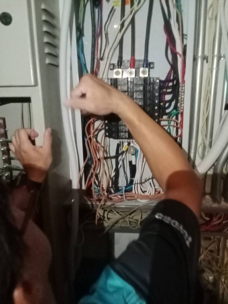 ซ่อมไฟตู้โหลดเซ็นเตอร์