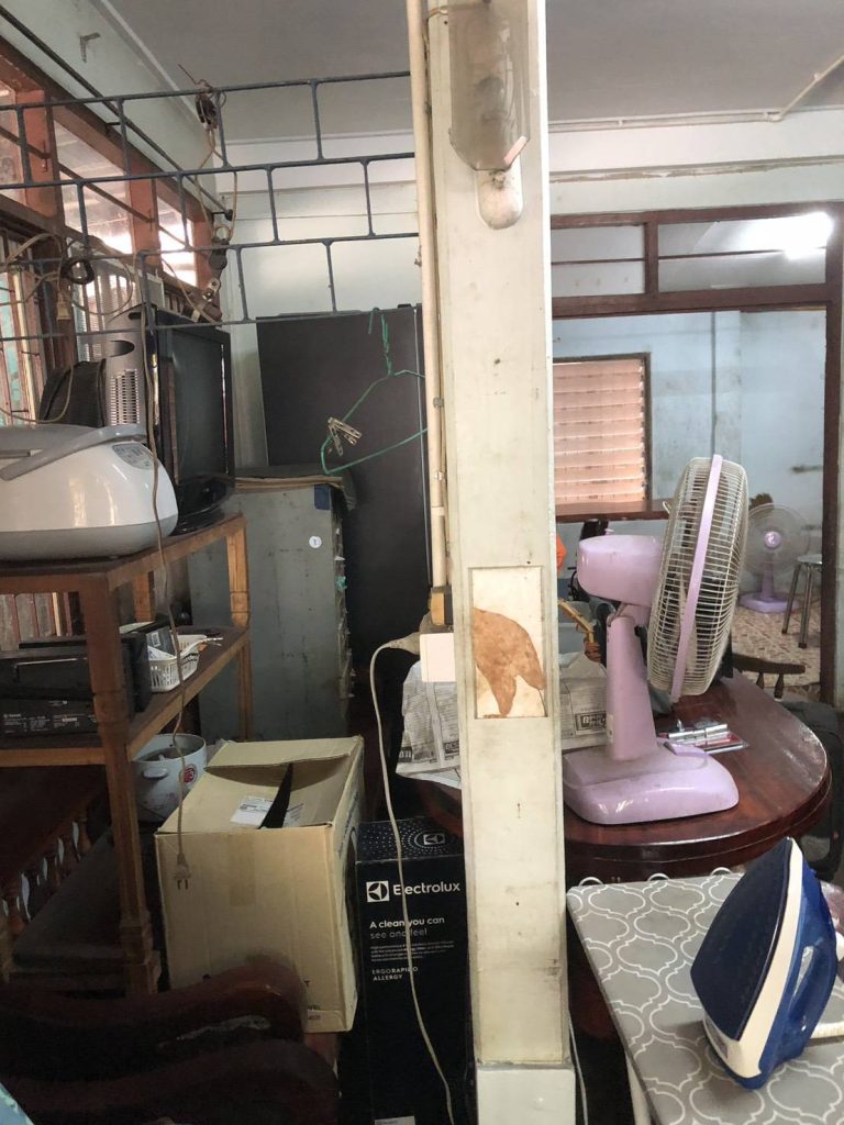ปลั๊กไฟและแนวท่อสายไฟ
