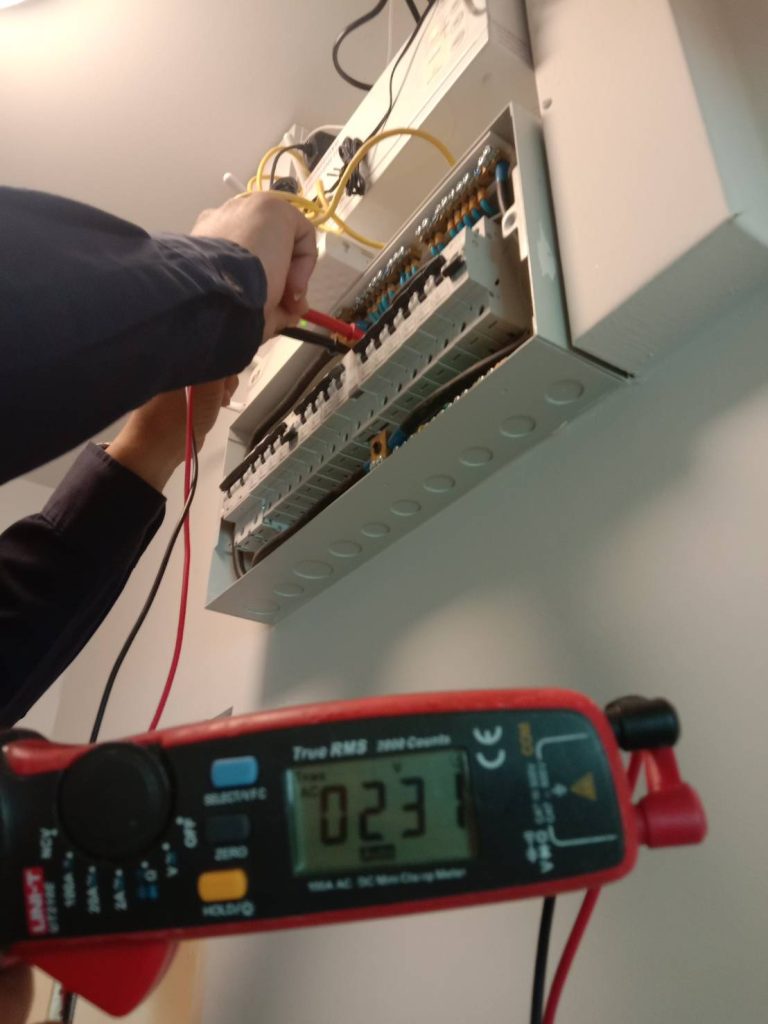 วัดไฟตู้คอนซูมเมอร์