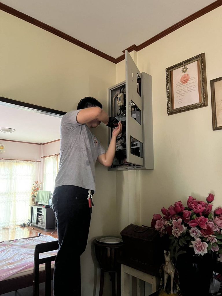 ตรวจเช็กตู้ไฟ
