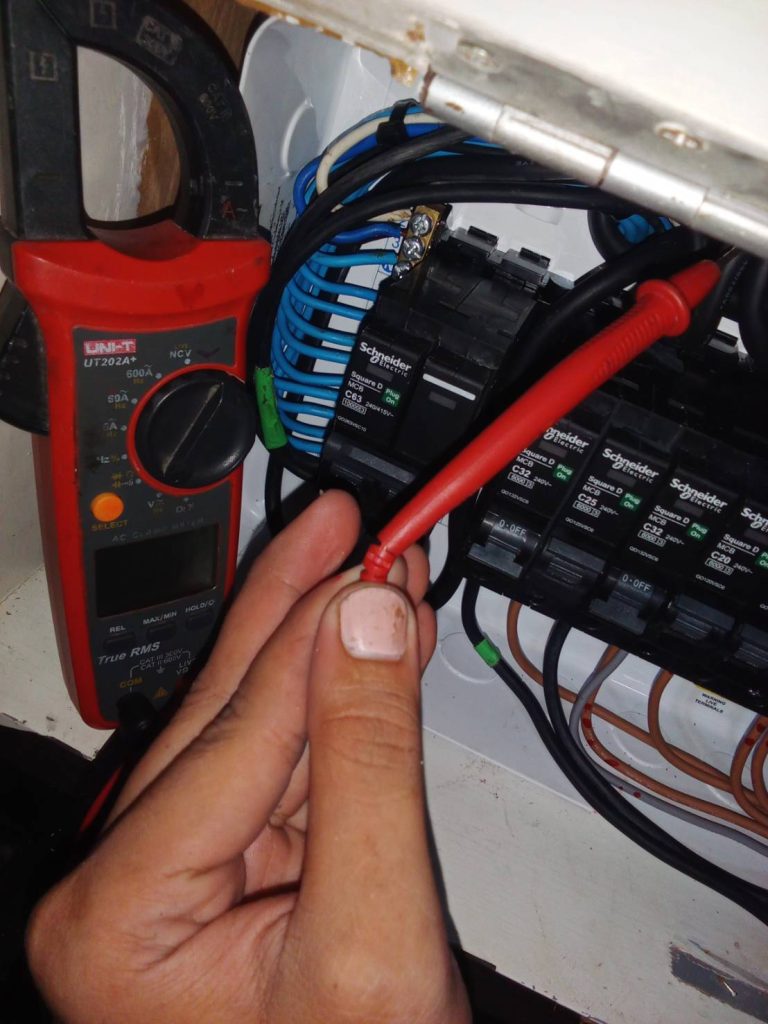 วัดไฟตู้คอนซูมเมอร์