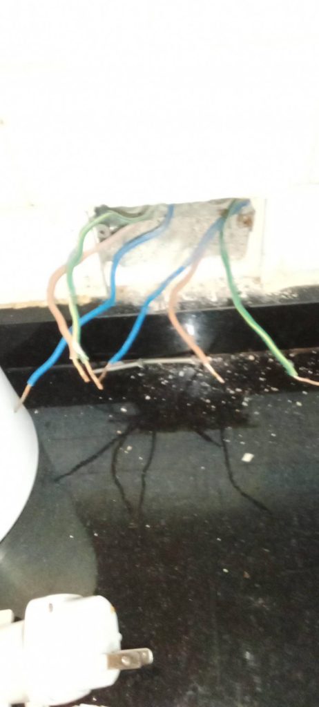 ซ่อมปลั๊กไฟ