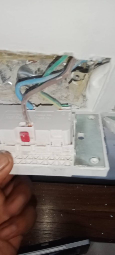 รื้อปลั๊กหาจุดช็อต