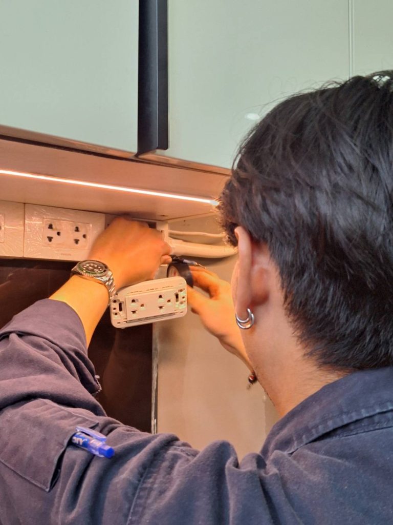 เช็กปลั๊กไฟ