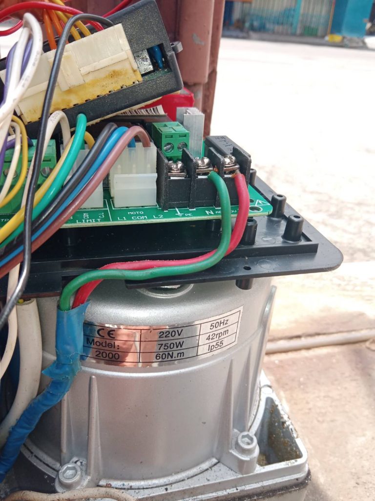 ตรวจเช็กวงจรมอเตอร์ประตูรีโมท