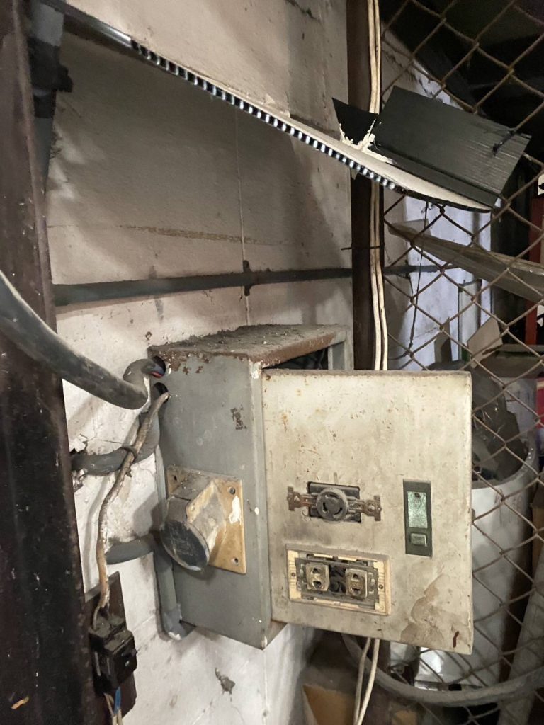 แผงควบคุมไฟฟ้า