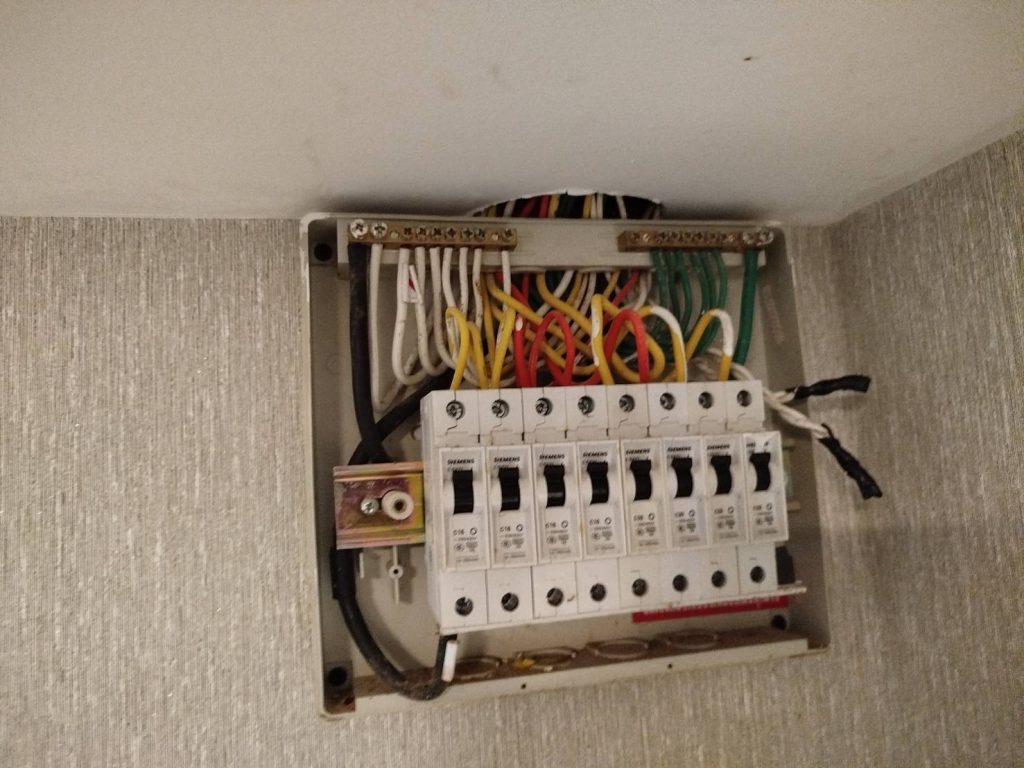 ตู้คอนซูมเมอร์