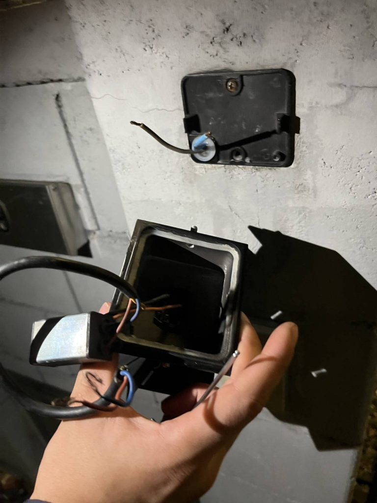 เช็กสายไฟ