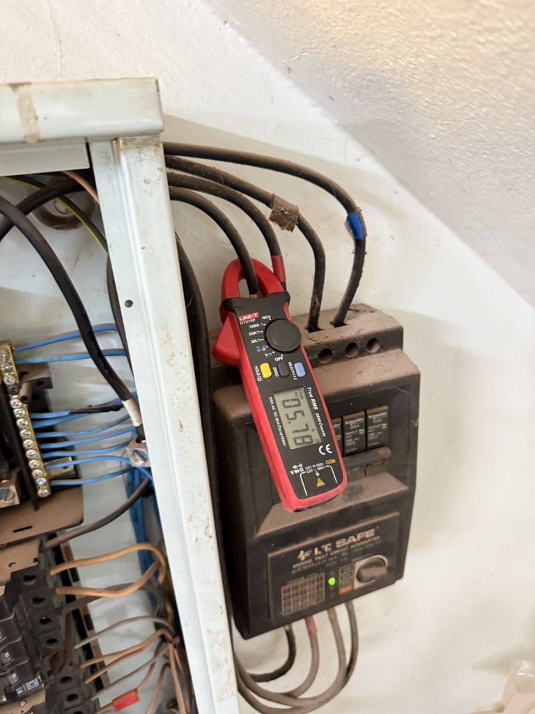 วัดไฟกันดูด