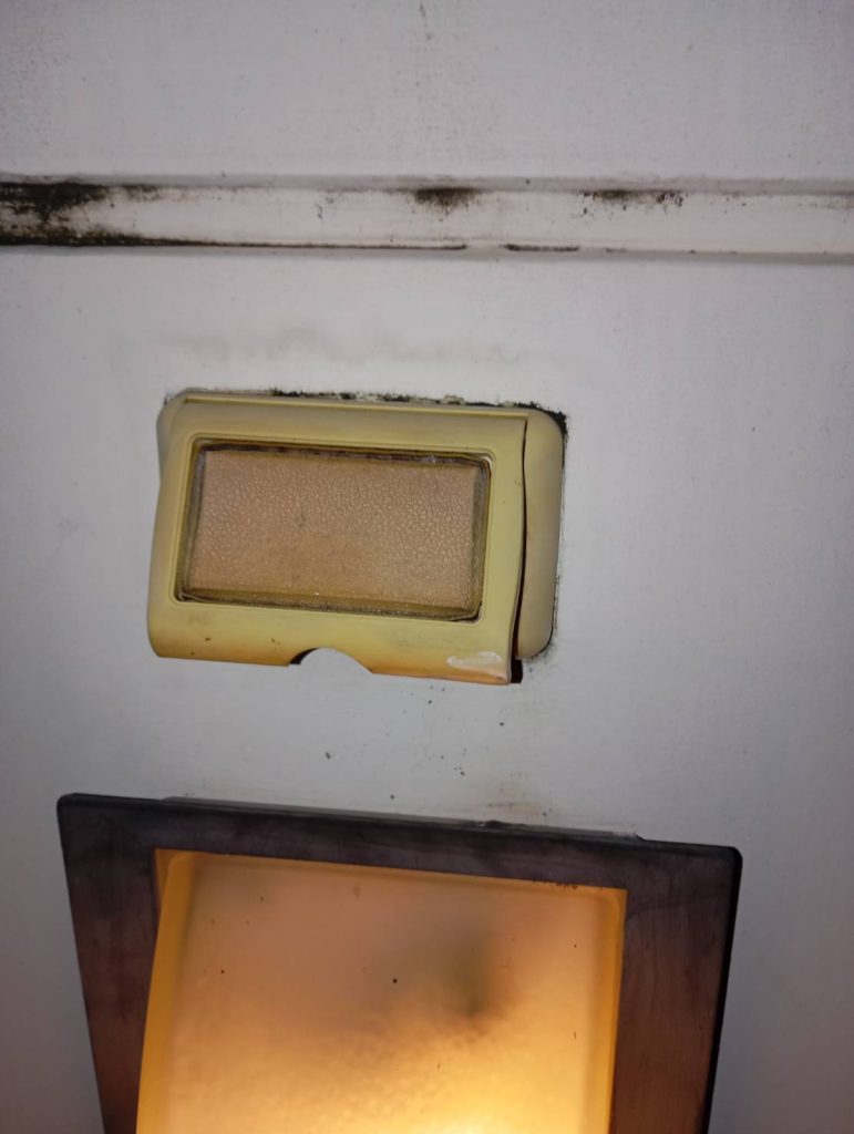 โคมไฟติดผนัง