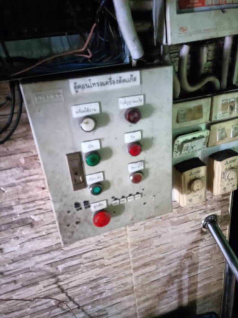 แผงควบคุมไฟฟ้า