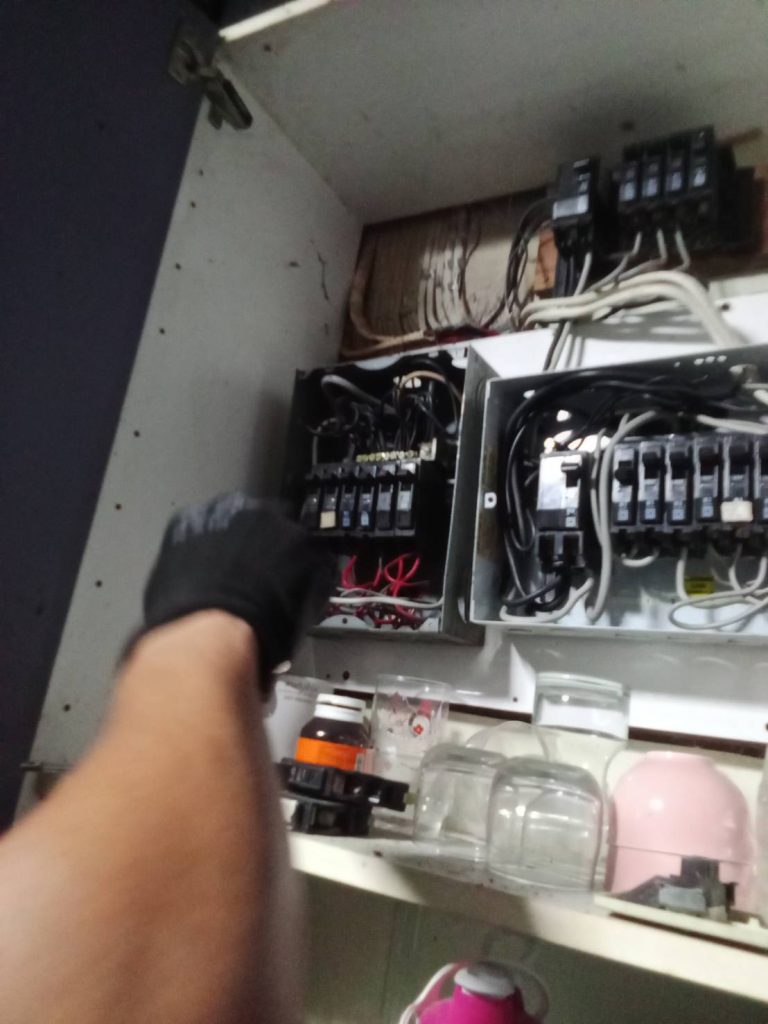 ซ่อมไฟหน้าตู้