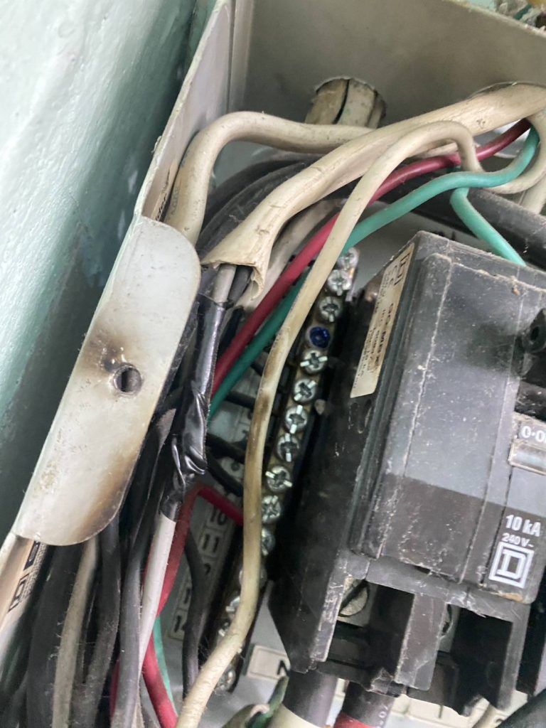 จุดต่อสายไฟในตู้คอนซูมเมอร์