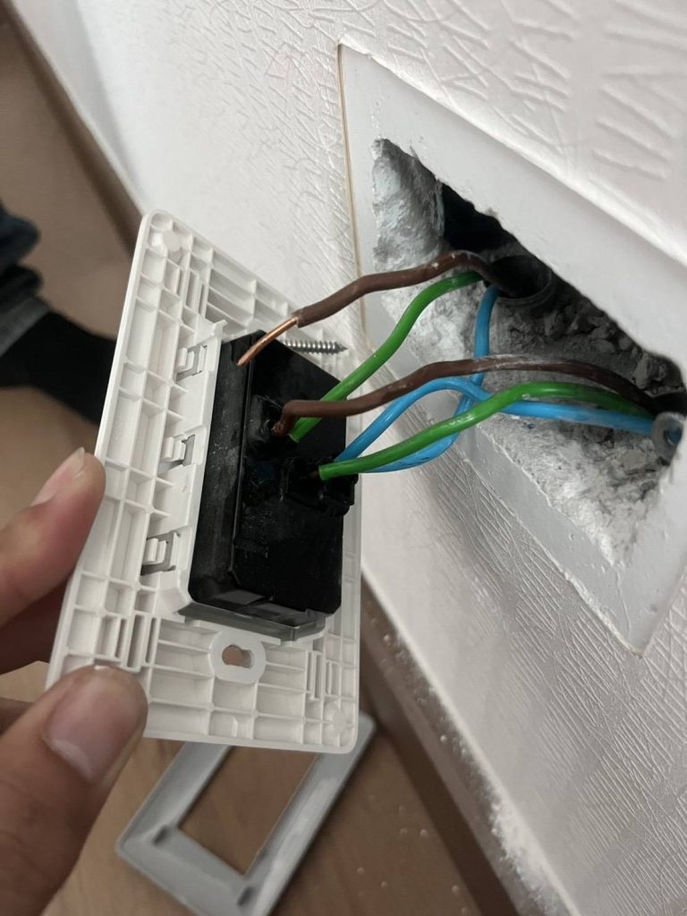 รื้อปลั๊กหาจุดช็อต