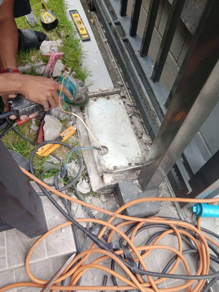 ติดตั้งประตูรีโมท