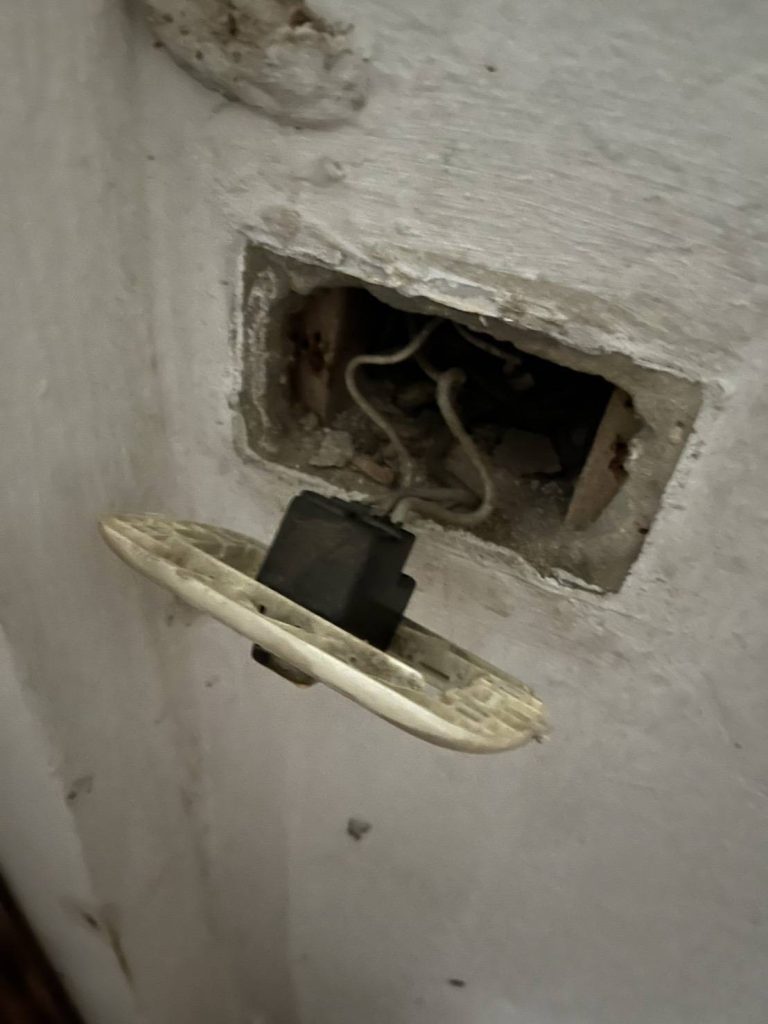 รื้อปลั๊กเช็กสาย