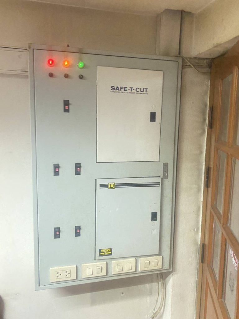 ตู้เบรกเกอร์ 3P 30A และ SAFE-T-CUT