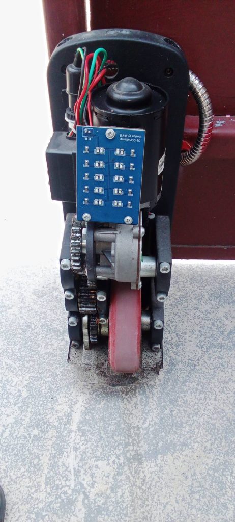 ชุดมอเตอร์และเฟืองขับสำหรับระบบประตูรีโมท พร้อมแผงวงจรควบคุมการทำงาน โดยทีมช่างไฟดอทคอม