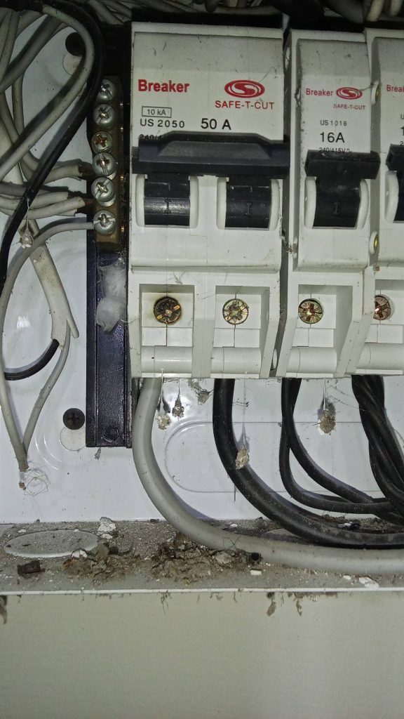 เบรกเกอร์